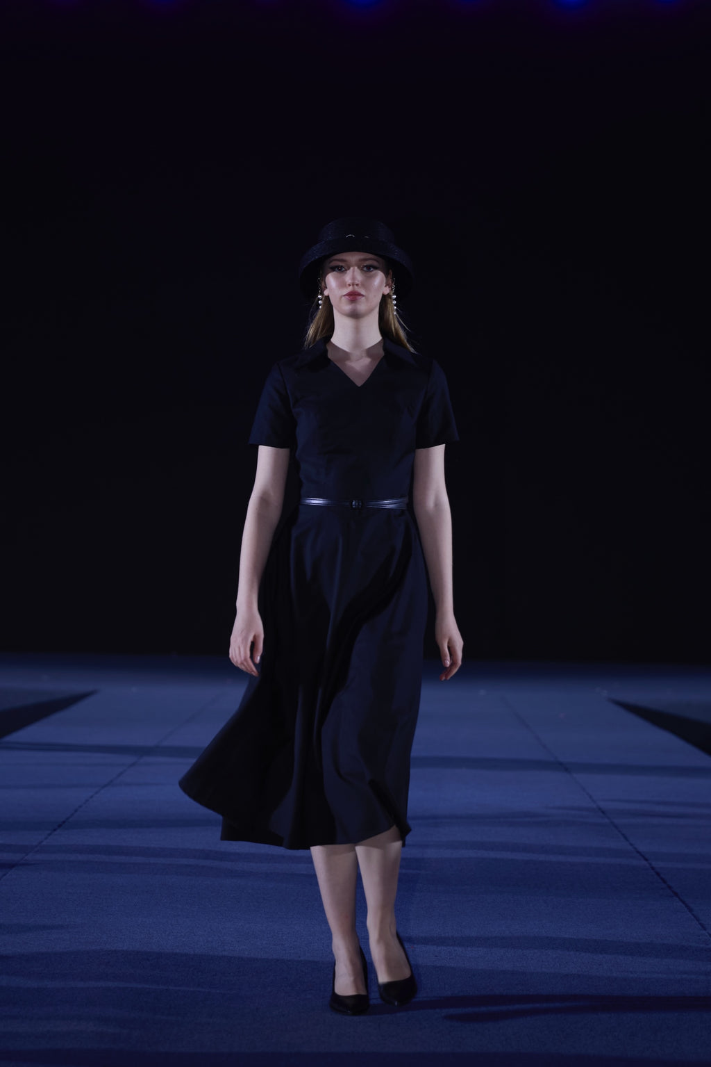 Tailored Shirt Collar Midi Dress in Noir