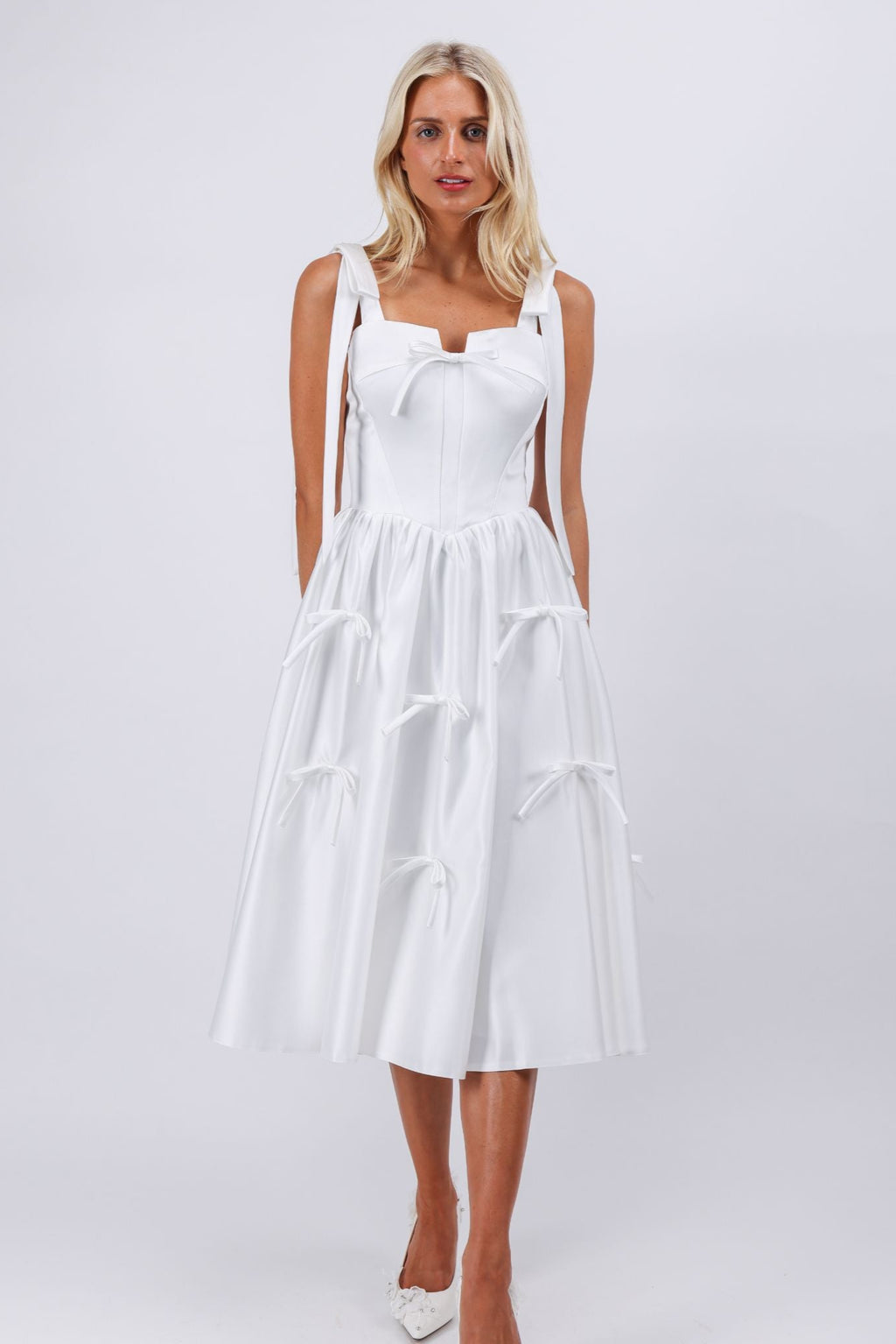 Robe de soirée cocktail mi-longue blanche avec nœuds Audrey