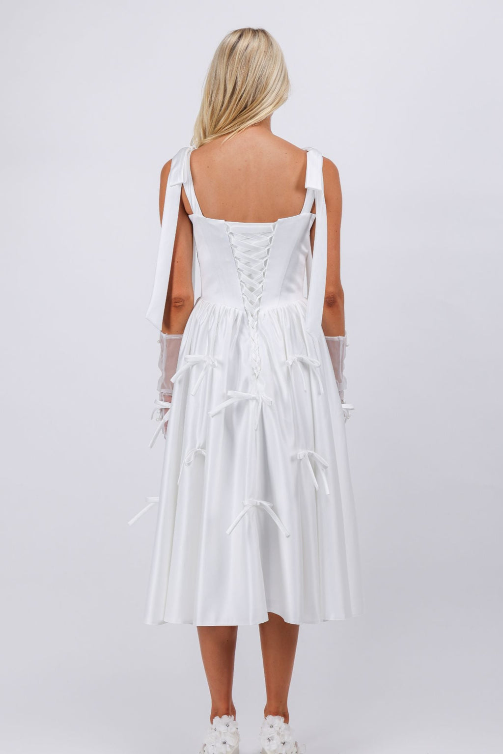 Robe de soirée cocktail mi-longue blanche avec nœuds Audrey