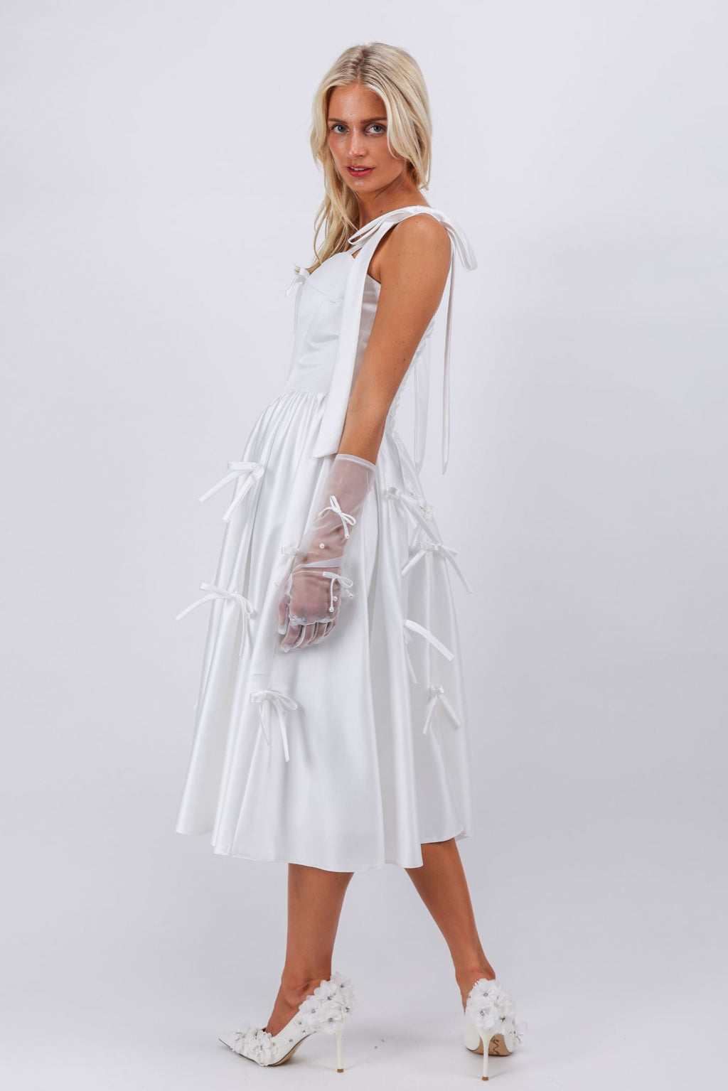 Robe de soirée cocktail mi-longue blanche avec nœuds Audrey
