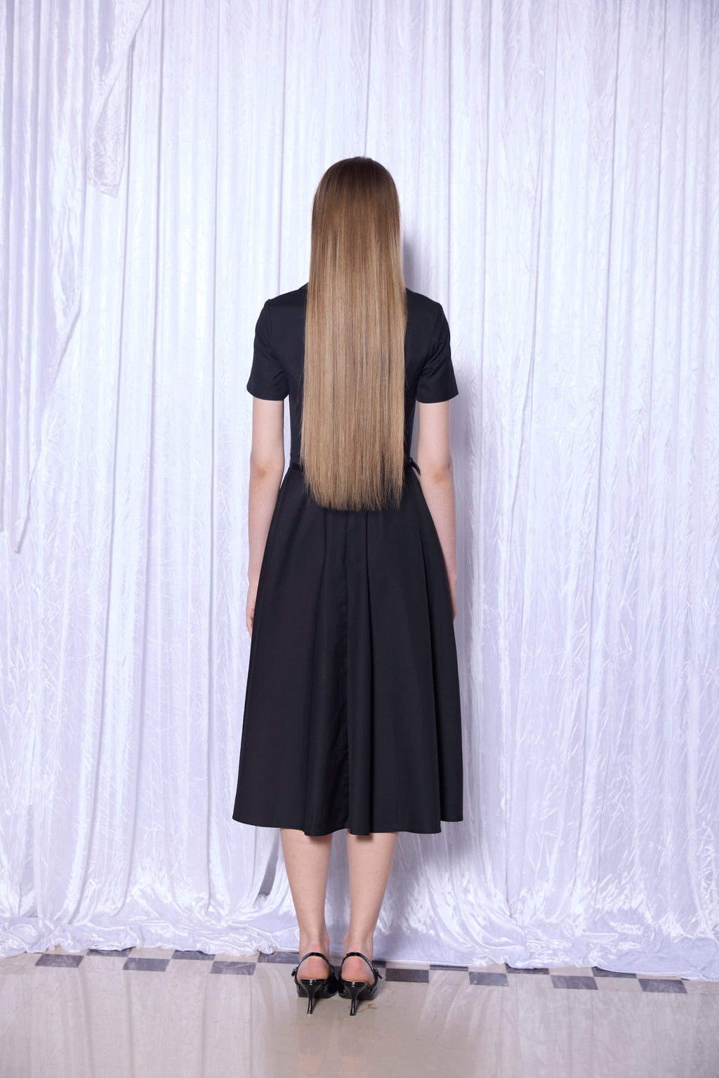 Tailored Shirt Collar Midi Dress in Noir
