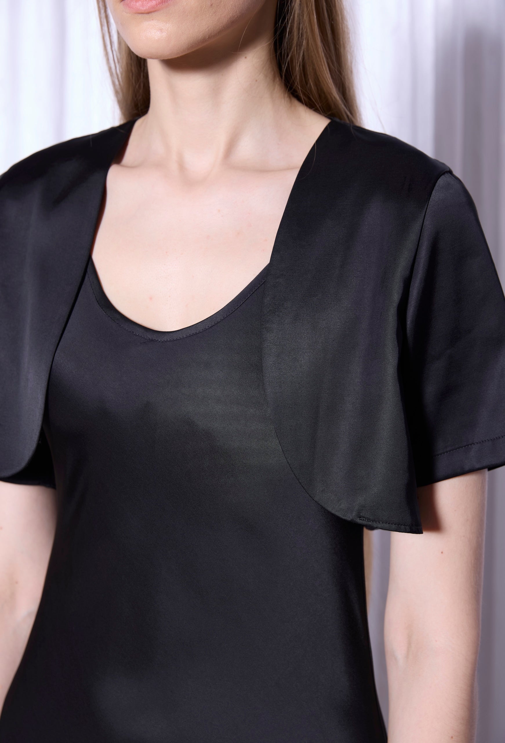 Satin Bolero Top in Noir