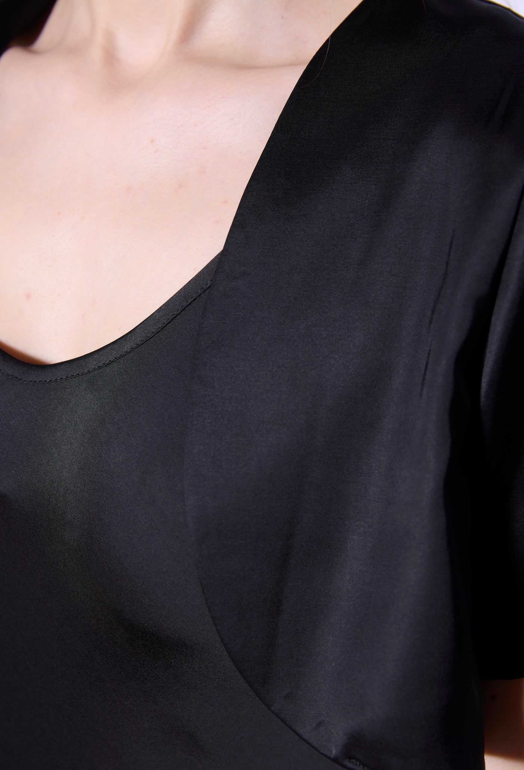 Satin Bolero Top in Noir