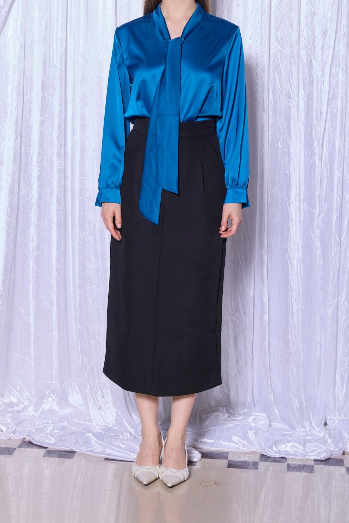 Structured Midi Skirt in Noir