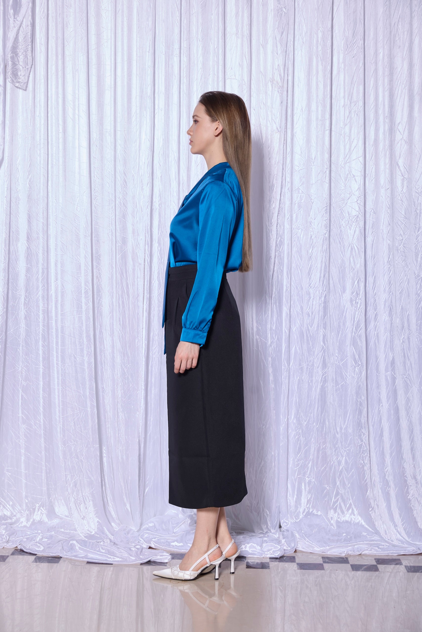 Structured Midi Skirt in Noir