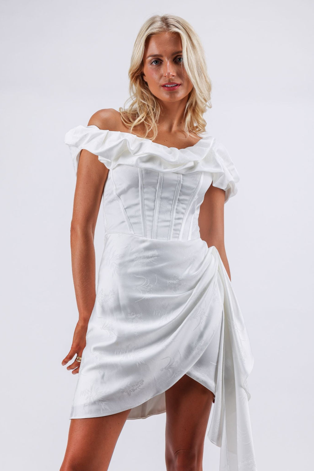 Robe de soirée cocktail à épaules dénudées et corset blanc structuré Ginna