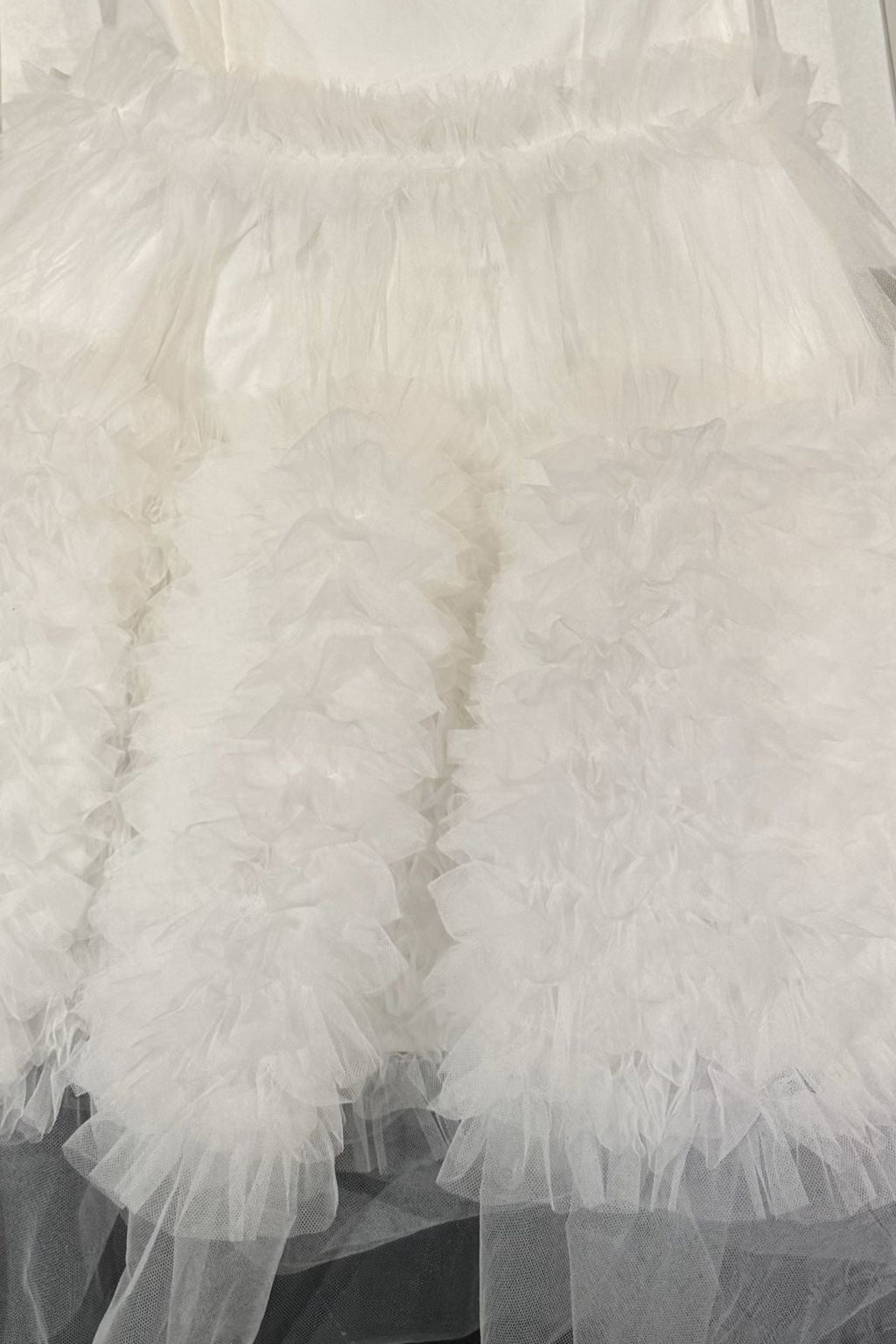 Robe courte bouffante à volants blancs Avery